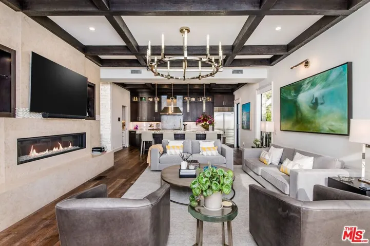 2492 Glenneyre Street, Laguna Beach, California 92651