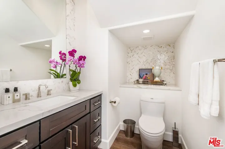 2492 Glenneyre Street, Laguna Beach, California 92651