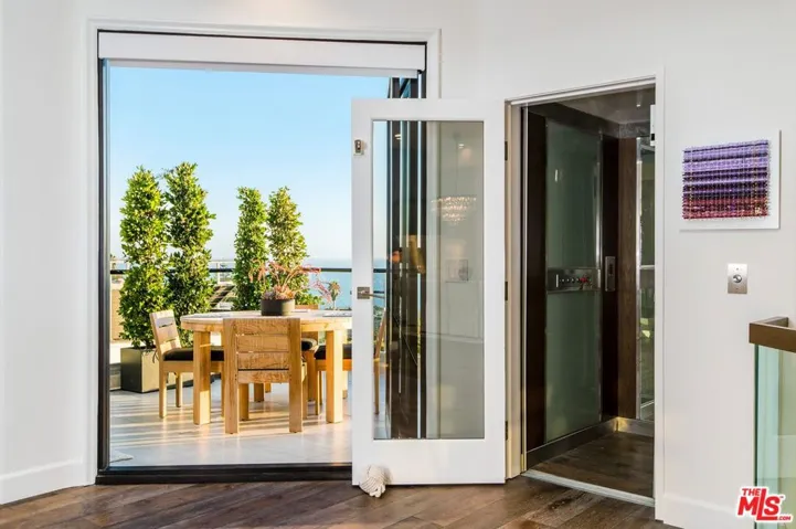 2492 Glenneyre Street, Laguna Beach, California 92651