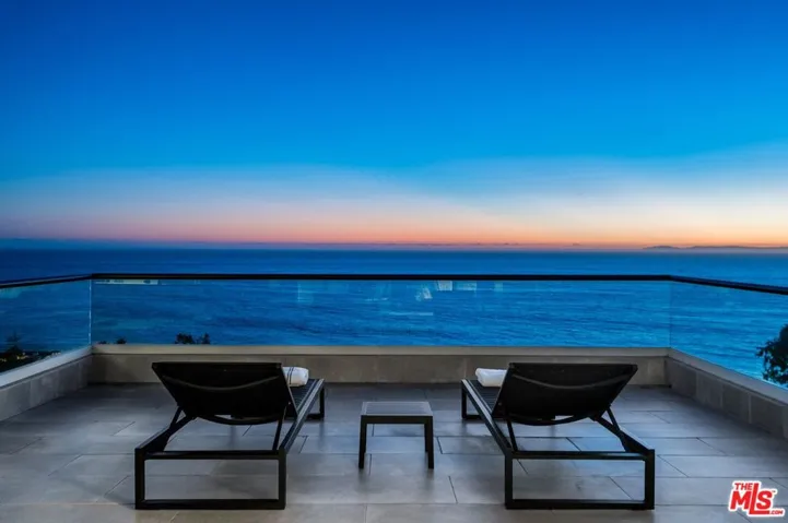 2492 Glenneyre Street, Laguna Beach, California 92651