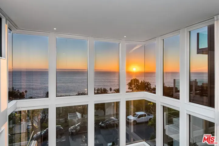 2492 Glenneyre Street, Laguna Beach, California 92651