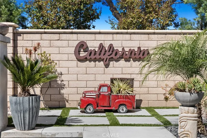 1512 Bluff Place, North Tustin, California 92705