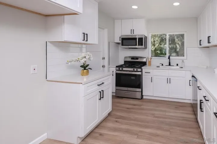 1750 Skyline Dr, Lemon Grove, California 91945