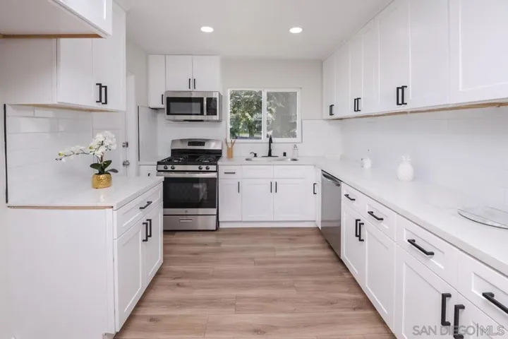 1750 Skyline Dr, Lemon Grove, California 91945