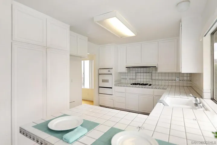 921 Summerfield Pl, Escondido, California 92027