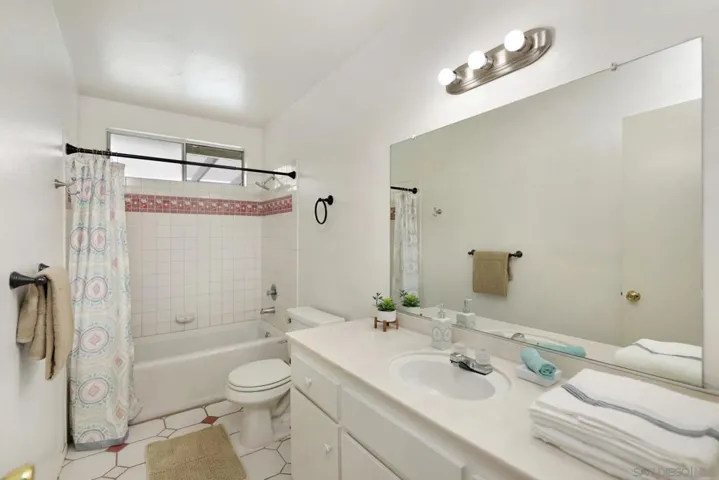 921 Summerfield Pl, Escondido, California 92027