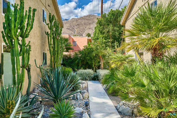 750 E San Lorenzo Road 8, Palm Springs, California 92264