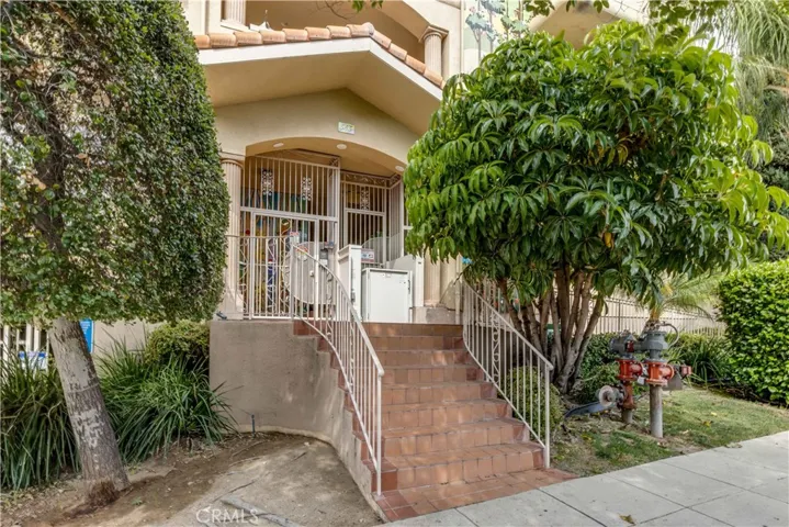 555 E Santa Anita Avenue 104, Burbank, California 91501