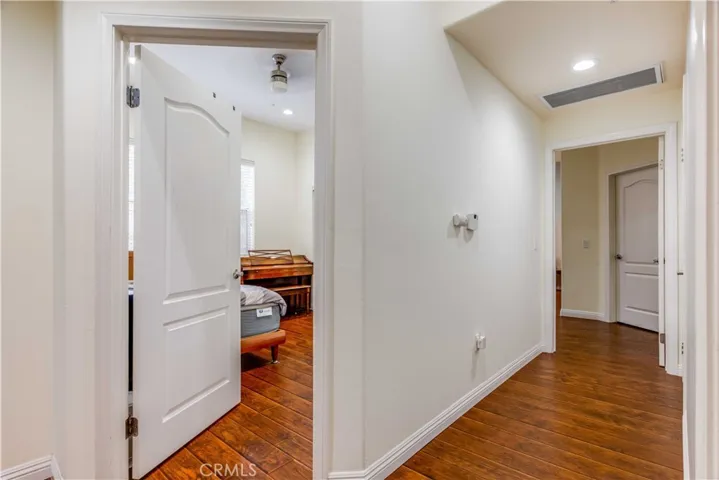 555 E Santa Anita Avenue 104, Burbank, California 91501