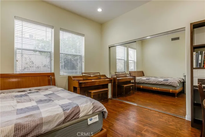 555 E Santa Anita Avenue 104, Burbank, California 91501