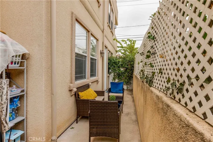 555 E Santa Anita Avenue 104, Burbank, California 91501