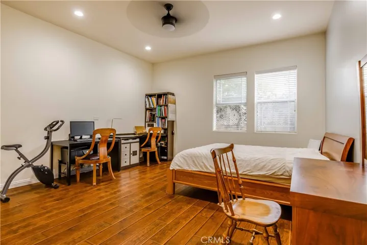 555 E Santa Anita Avenue 104, Burbank, California 91501