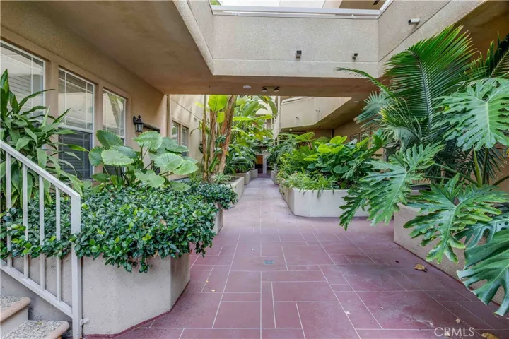 555 E Santa Anita Avenue 104, Burbank, California 91501