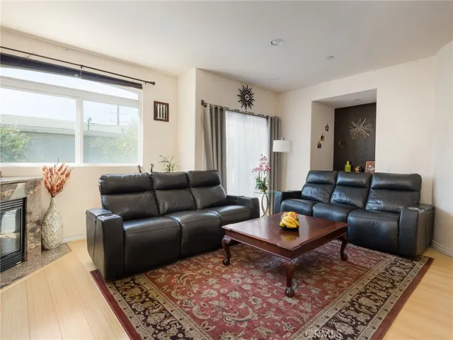 320 E Imperial Avenue 1, El Segundo, California 90245