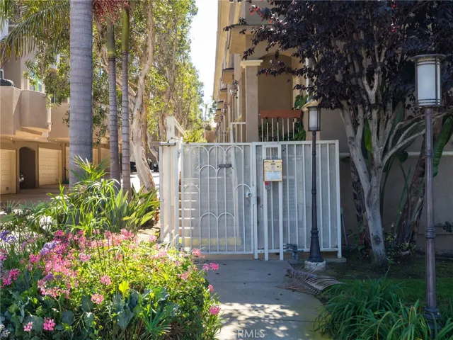 320 E Imperial Avenue 1, El Segundo, California 90245
