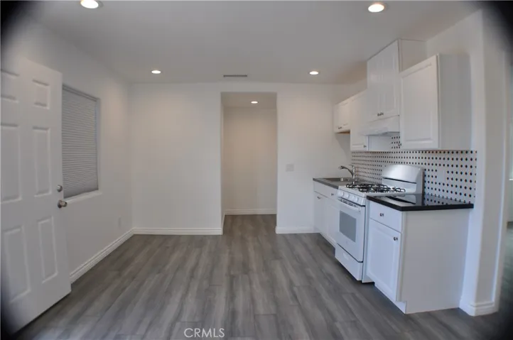 Eating Area & Kitchen