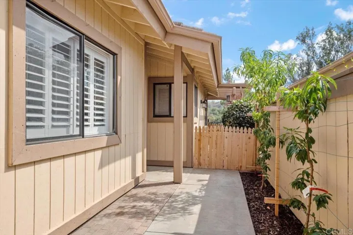 29821 Circle R Creek Lane, Escondido, California 92026