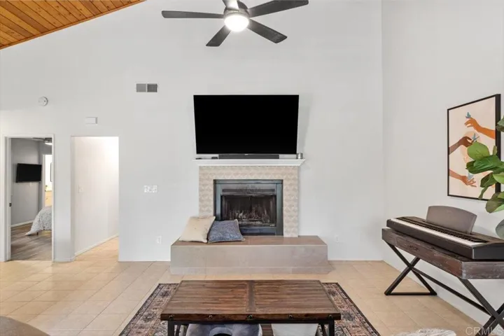 29821 Circle R Creek Lane, Escondido, California 92026