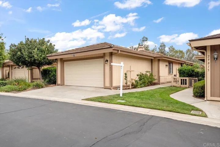 29821 Circle R Creek Lane, Escondido, California 92026