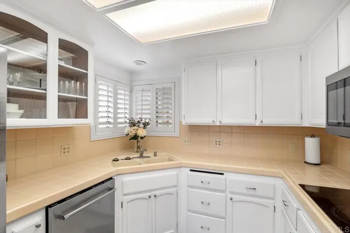 29821 Circle R Creek Lane, Escondido, California 92026