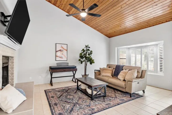 29821 Circle R Creek Lane, Escondido, California 92026