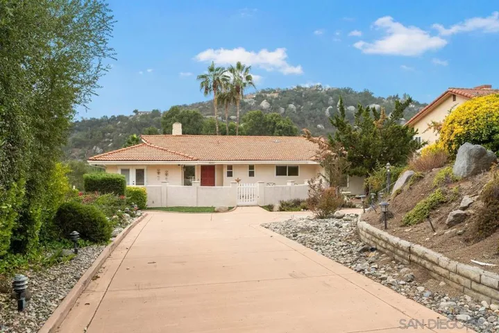 10127 Lake Meadow Ln, Escondido, California 92026