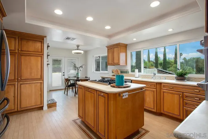 10127 Lake Meadow Ln, Escondido, California 92026