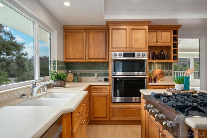 10127 Lake Meadow Ln, Escondido, California 92026