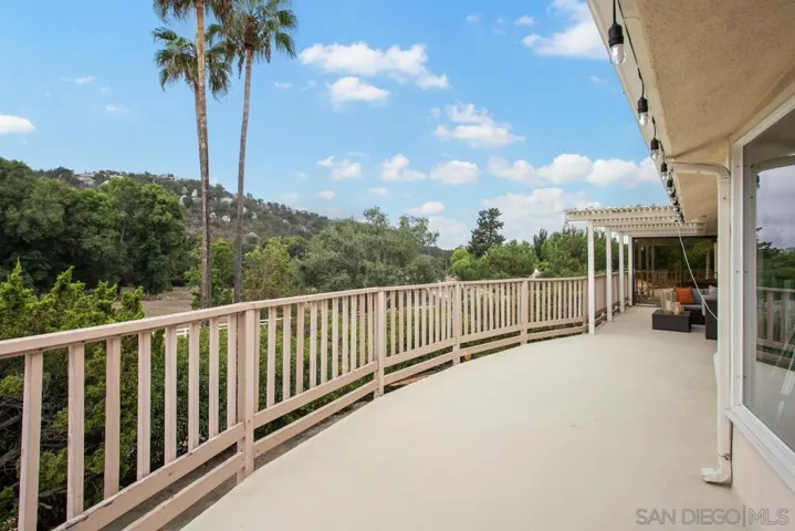 10127 Lake Meadow Ln, Escondido, California 92026