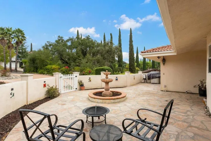 10127 Lake Meadow Ln, Escondido, California 92026