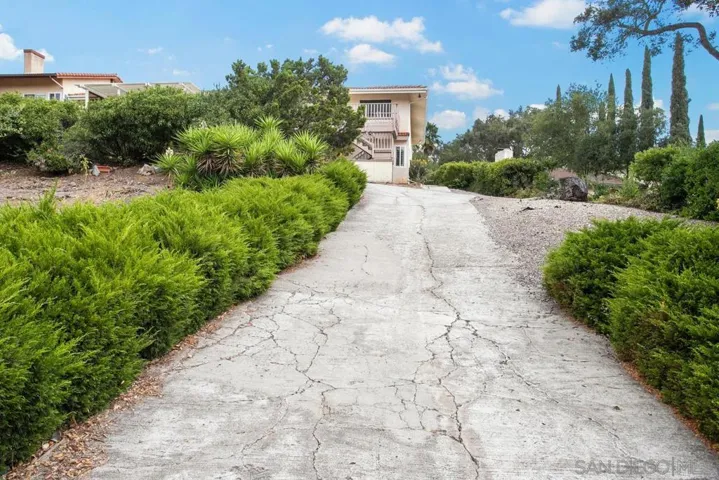 10127 Lake Meadow Ln, Escondido, California 92026