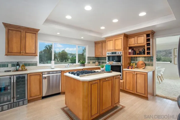10127 Lake Meadow Ln, Escondido, California 92026
