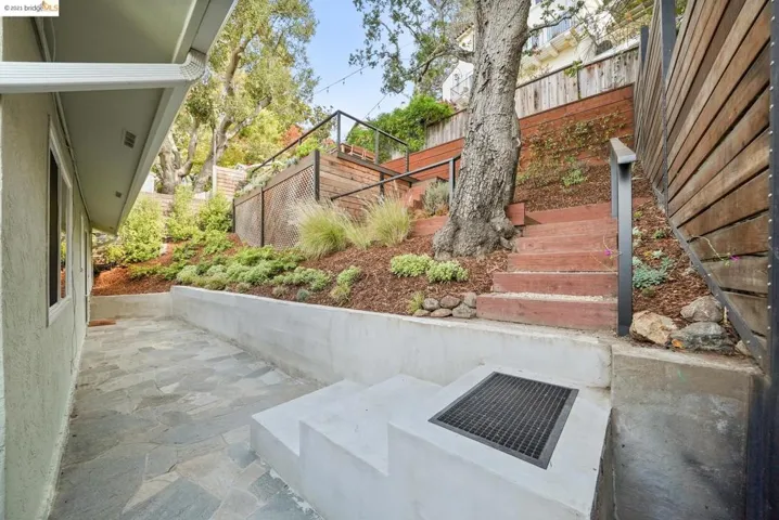 4400 Bridgeview Dr, Oakland, California 94602