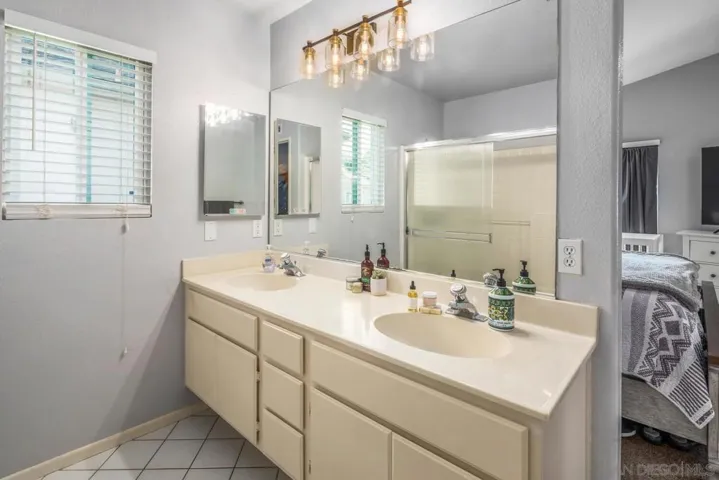 552 Summerholly Dr, San Marcos, California 92078