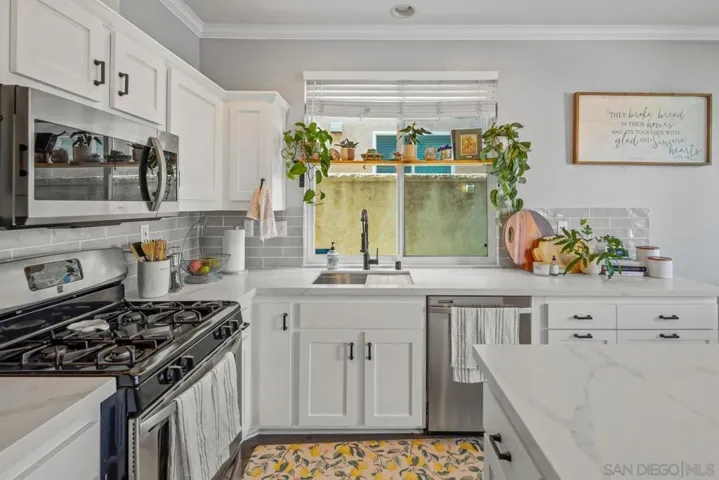552 Summerholly Dr, San Marcos, California 92078