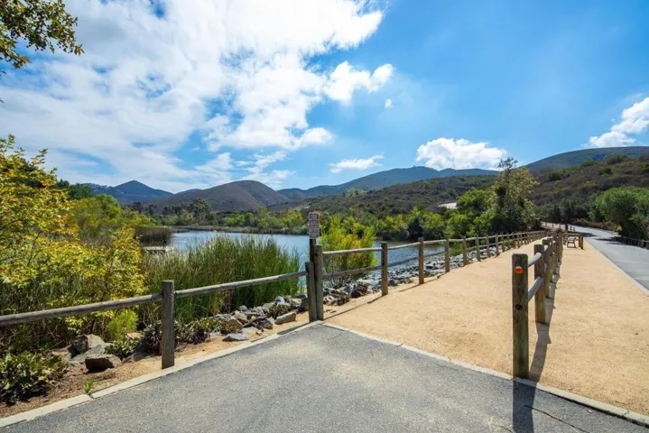 552 Summerholly Dr, San Marcos, California 92078