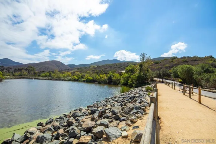 552 Summerholly Dr, San Marcos, California 92078