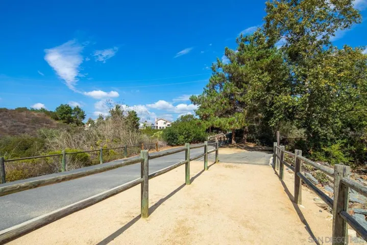 552 Summerholly Dr, San Marcos, California 92078