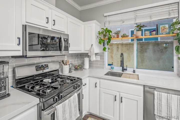 552 Summerholly Dr, San Marcos, California 92078
