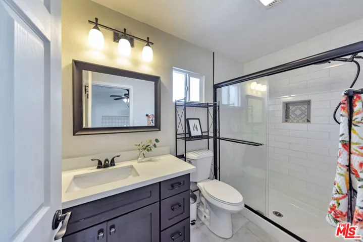 Second bedroom en suite bathroom