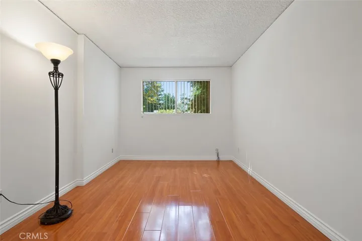 17077 Roscoe Boulevard 8, Northridge, California 91325