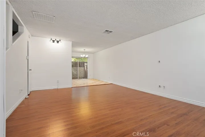 17077 Roscoe Boulevard 8, Northridge, California 91325