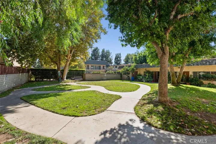 17077 Roscoe Boulevard 8, Northridge, California 91325