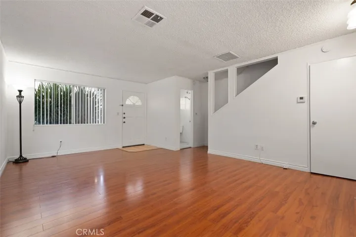 17077 Roscoe Boulevard 8, Northridge, California 91325