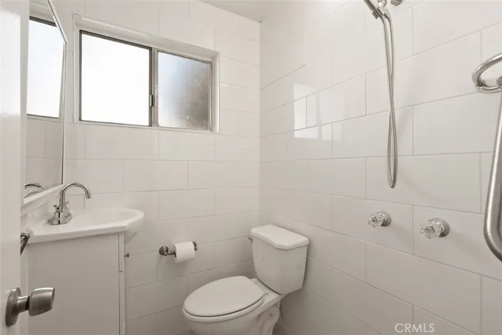 17077 Roscoe Boulevard 8, Northridge, California 91325