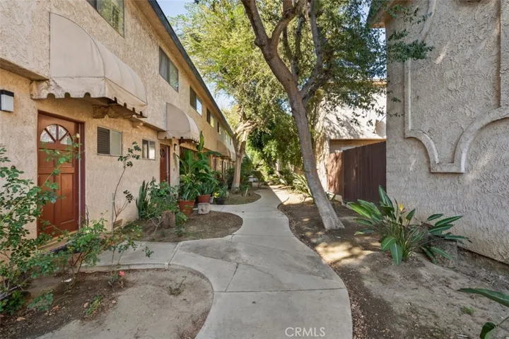 17077 Roscoe Boulevard 8, Northridge, California 91325