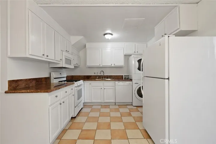 17077 Roscoe Boulevard 8, Northridge, California 91325