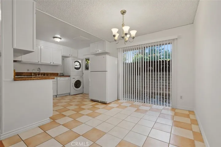 17077 Roscoe Boulevard 8, Northridge, California 91325