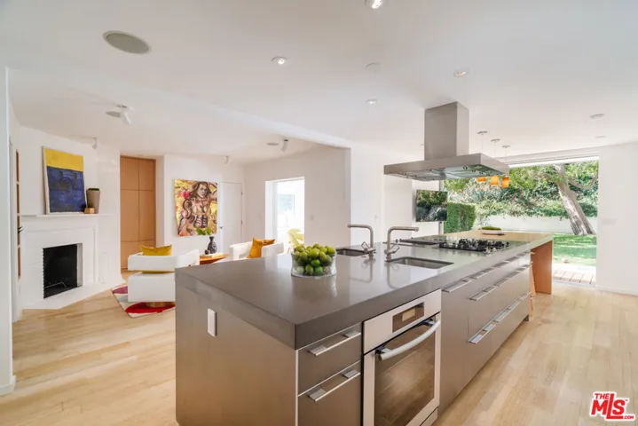 1325 N Wetherly Drive, Los Angeles, California 90069