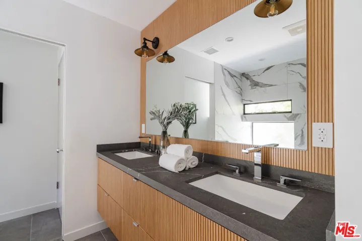 1325 N Wetherly Drive, Los Angeles, California 90069
